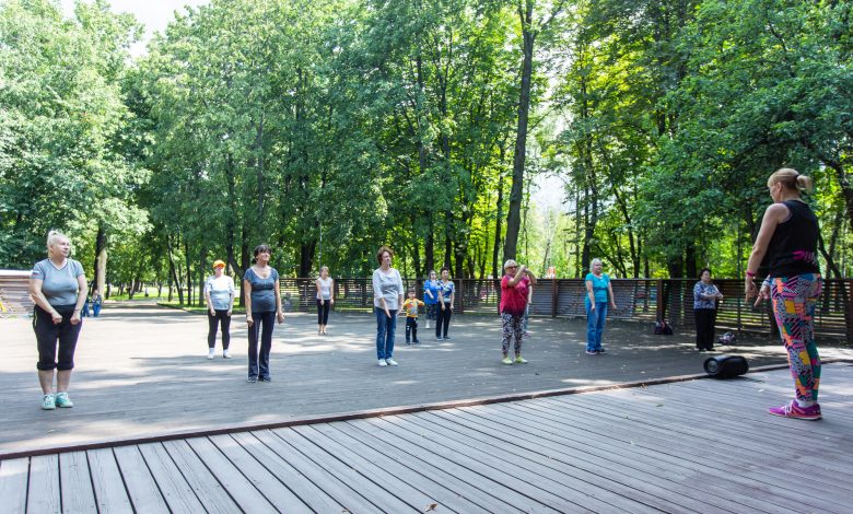 На фото: бесплатные занятия в Перовском парке. Источник фото http://www.perovskiy-park.ru