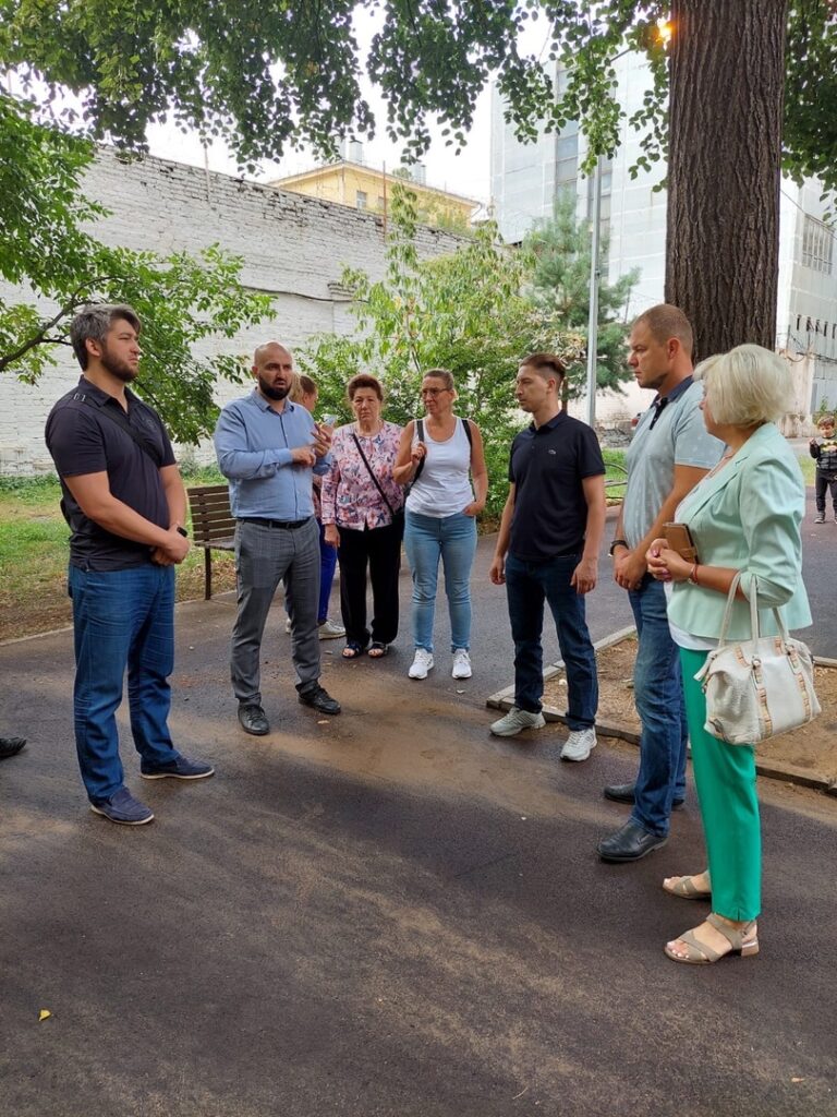 Депутат муниципального округа Соколиная гора приняла участие в еженедельном  обходе территории района | Муниципальное дело